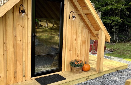 Tunbridge Cottage | Clem’s Cottage in the sheep pasture