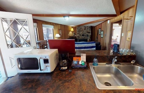 Angel Fire Condo | Close to Bike Park | Wood-Burning Fireplace | Redwood Commons A17