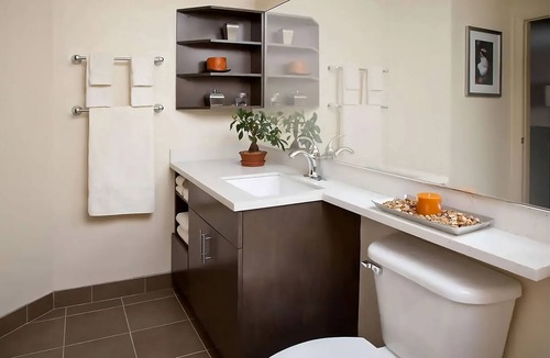 Ashley Oaks Hostel | Close to Concord Park! Pet-friendly Suite with Private Kitchen! Parking, Gazebo!