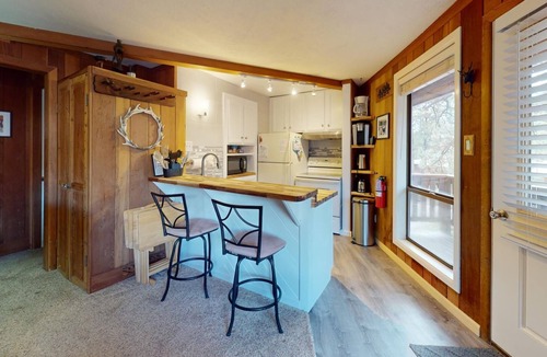 Angel Fire Condo | Close to Lifts | Fireplace | Redwood Commons A18