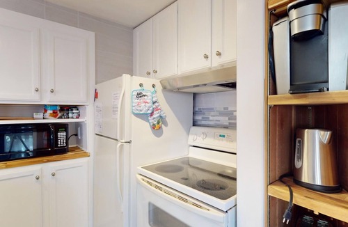 Angel Fire Condo | Close to Lifts | Fireplace | Redwood Commons A18