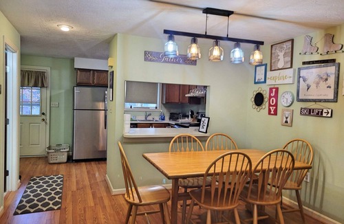North Woodstock House | Close to shops/dining/town access. Pet-friendly, Wifi, deck. A0040 by LRS