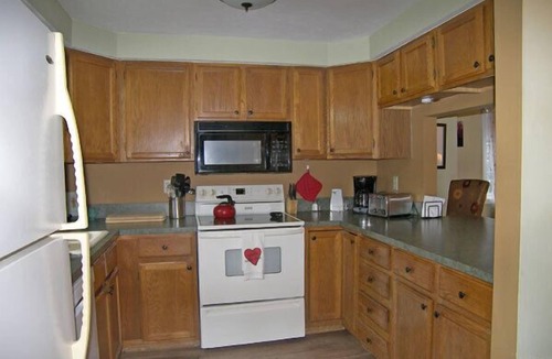 North Woodstock House | Close to shops/dining, river/town, pool access,Wifi & AC, deck. A0004 by LRS