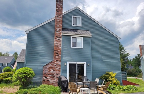 North Woodstock House | Close to shops/dining, river/town access, AC/fireplace, patio. A0008 by LRS