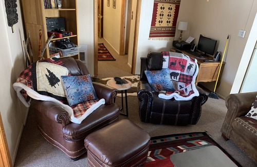 Red River Condo | Close to the lifts/middle of town 2BR/2BA , sleeps 6, Great Reviews