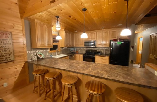 Hayward Cabin | Close to trails, COZY Cabin, close to the water, fireplace, Fall colors