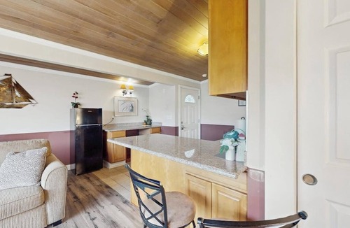 Copalis Beach Condo | Coastal pool view condo with shared hot tub & beach trail access, dog-friendly