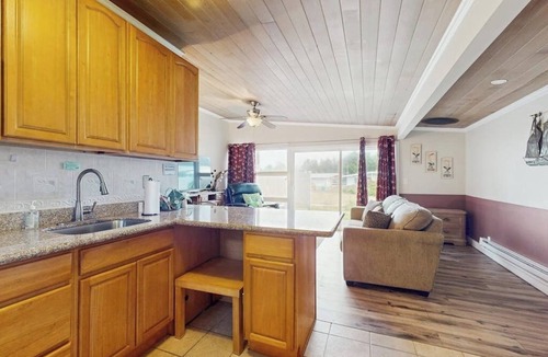 Copalis Beach Condo | Coastal pool view condo with shared hot tub & beach trail access, dog-friendly