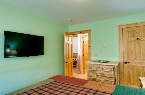 Lake Placid Hotel | Cobble Mountain Lodge