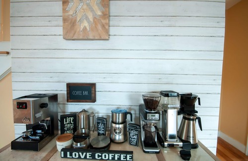 Stratton Mountain House | Coffee Lover's Retreat w/hot tub & game room