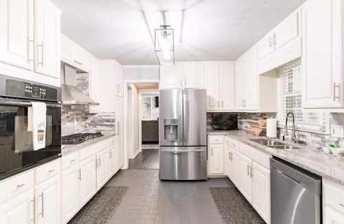 Lilburn House | Colonial with a contemporary flare. Come relax and unwind!