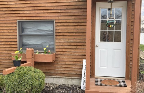 Brier Hill Apartment | Come to The Lake House Loft for a relaxing visit!n