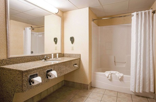 White Bear Lake Hotel | Comfort Inn & Suites St. Paul Northeast