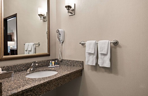 Hudson Hotel | Comfort Suites Hudson I-94