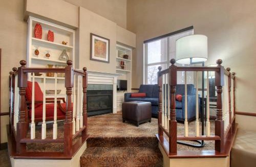 Madison Hotel | Comfort Suites Madison West - Middleton