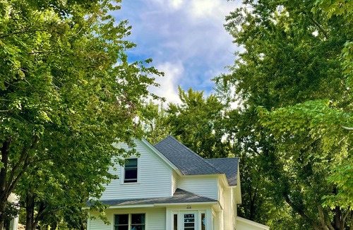 Hudson House | Comfortable 3-bedroom vintage house with WiFi in downtown Hudson