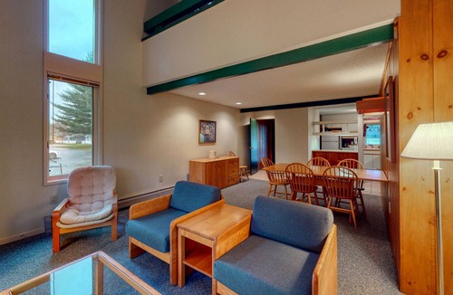 Stowe Area Condo | Comfortable Getaway Near Skiing W/ Golf On-Site, Shared Pool & Full Kitchen!