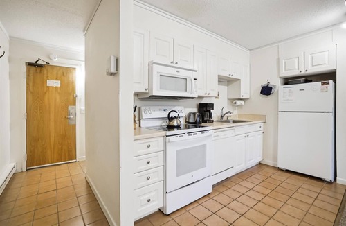 Central Vermont- Killington Condo | Comfortable one bedroom condo. It offers Killington's best value on top of the mountain F5