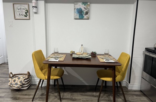 Markham House | Comfortable, Private Bachelor Studio