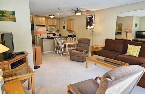 North Woodstock Condo | Comfy, AC, near river & lake, pool & fitness club. D0053 by LRS