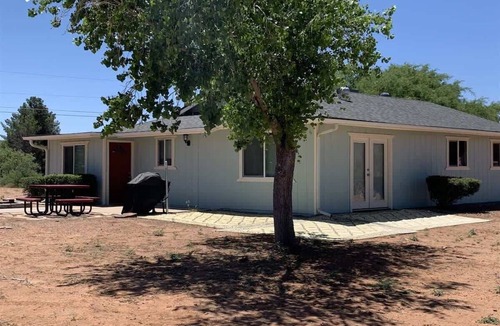 Cornville House | Comfy Rustic Cottage Feel, Close to Wineries! Page