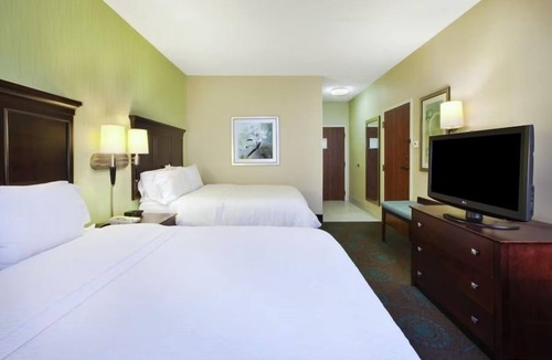 South Bend Hotel | Comfy & Spacious Suite & Free Hot Breakfast – Ideal for Families