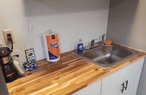 East Hill Apartment | Comfy studio Minutes from down town Pensacola and beach!
