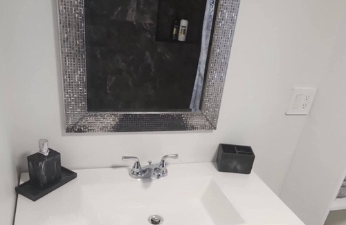 East Hill Apartment | Comfy studio Minutes from down town Pensacola and beach!