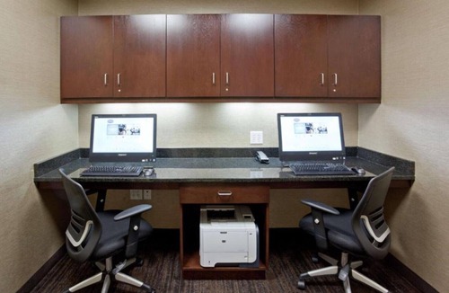 Minnetonka House | Commercial center near downtown Minneapolis