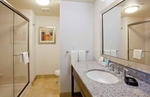 Minnetonka House | Commercial center near downtown Minneapolis