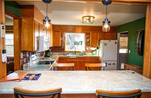 Peru House | Compass Rose · Cozy & Clean House! + W/D! Sm dogs OK!