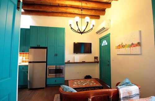 Downtown Santa Fe Apartment | Complejo de Closson- 4 Casitas- Railyard & Plaza