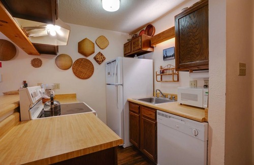 Angel Fire Condo | Condo just a Walk from the Chair Lift