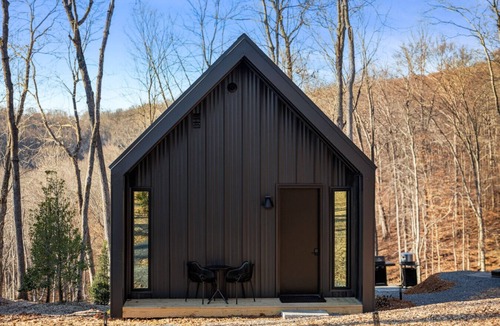 Sparta Cabin | Constellation Virgo Suite
