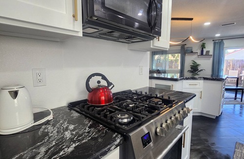 Northeast Heights House | Contemporary Monochrome Retreat With 4beds & POOL