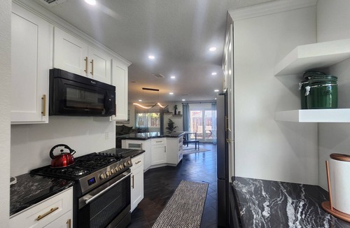 Northeast Heights House | Contemporary Monochrome Retreat With 4beds & POOL