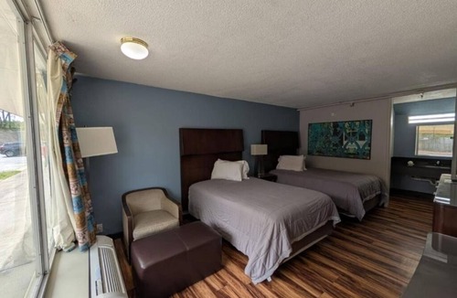 Cartersville Hotel | Convenient 4-Room Lodging in Prime Location