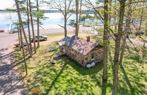 Stone Lake House | Convenient Cabin with Access to 3 Boat Docks!