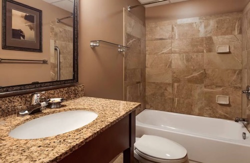 South Loop House | Convenient Family-Friendly: Indoor Pool + Shuttle Service