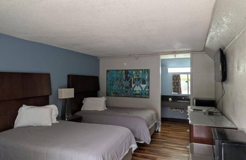 Cartersville Hotel | Convenient Stay by Manning Lake – Pets Welcome