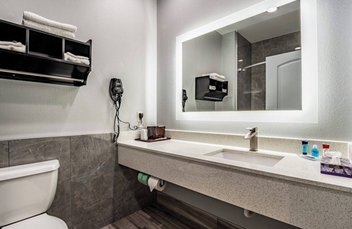Katy Hotel | Convenient Stay Located Right off I-10 | Family Stay | Free Breakfast & Parking