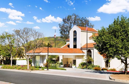Calabasas House | Convenient Stay, Superb Location! 4 Family-friendly Units, Dogs Allowed, Pool