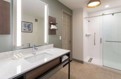 West Bloomington House | Convenient to the mall and airport