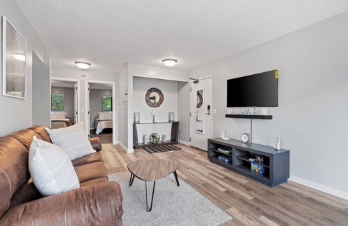 St. Louis Park Apartment | Convenient West End Apartment