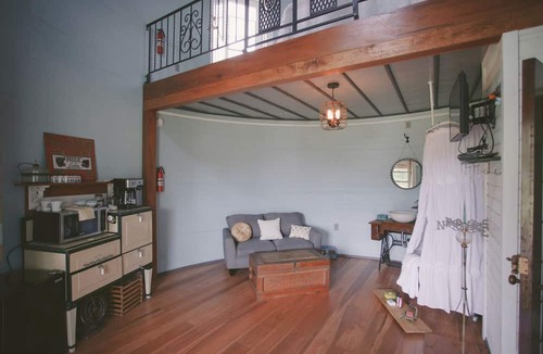 Alvan Cabin | Converted Grain Silo for Unique Glamping Accommodation in Alvin, Illinois