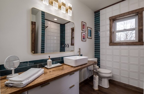 Prescott Apartment | Cook & Stay | Free Parking | Kitchen & Fireplace