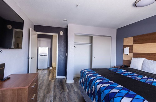 Inver Grove Heights House | Coratel IGH - 1 King Studio Apartment Living Room & Kitchenette