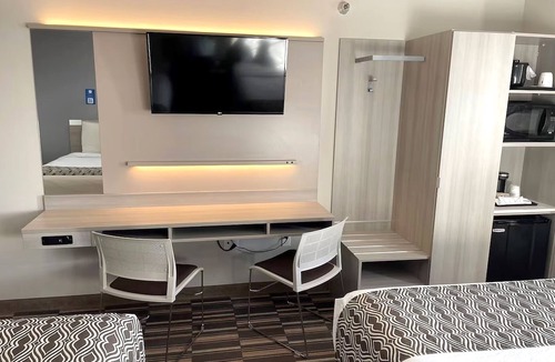 Rochester House | Coratel Inn & Suites by Jasper Rochester-Standard 2 Queen Bed Non Smoking