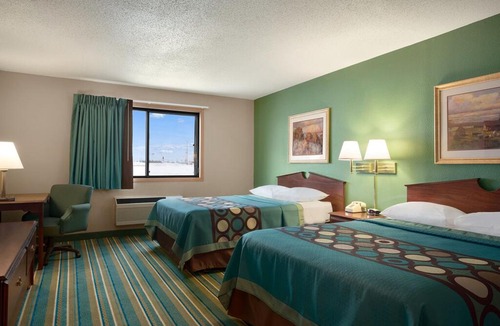 New Richmond Hotel | Coratel Inn & Suites New Richmond - 2 Queen Bed Non-Smoking