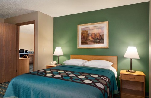 New Richmond Hotel | Coratel Inn & Suites New Richmond - Comfort 1 King Bed Non-Smoking